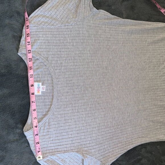 Light Gray Off White Ribbed Short Sleeve Women's T Shirt Lularoe 2xl - Picture 7 of 8
